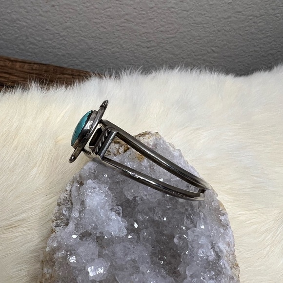 Vintage Native American Sterling Silver Turquoise Cuff Bracelet - Picture 9 of 13